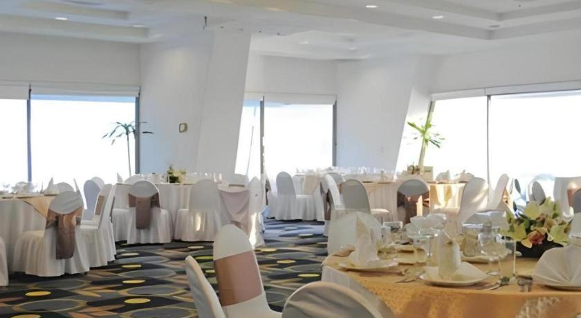 Resort Acapulco, An Ihg Acapulco